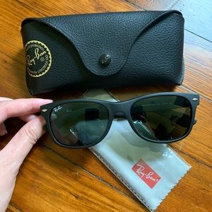 Ray-Ban 2132 New Wayfarer Matte Black NonPolarized